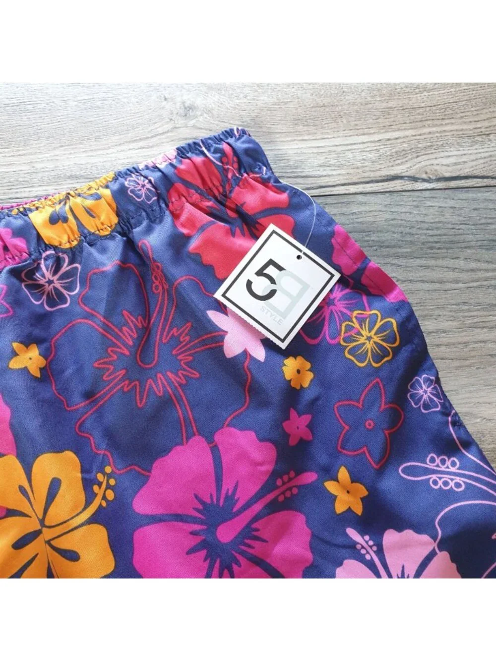 Colorful Floral Mens Swim Trunks Size L With Elastic Waist Drawstring 32